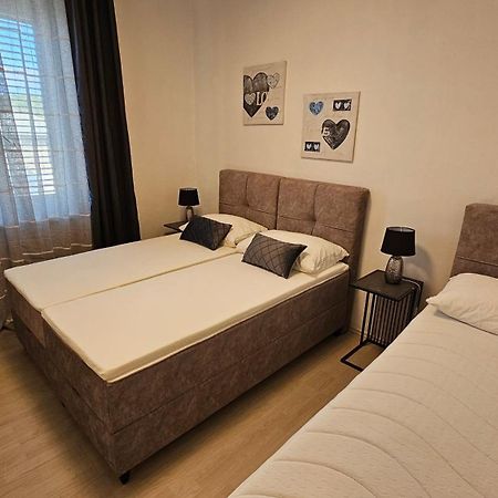 Apartment Milevoj Koromačno Eksteriør billede